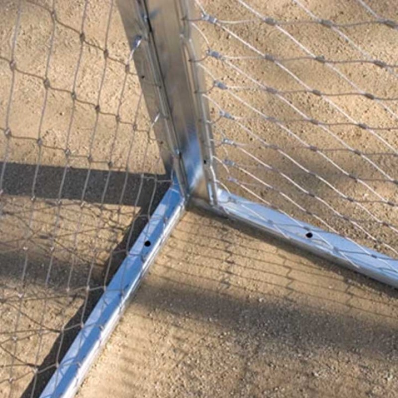 Porteria de futbol amb cistella de bàsquet